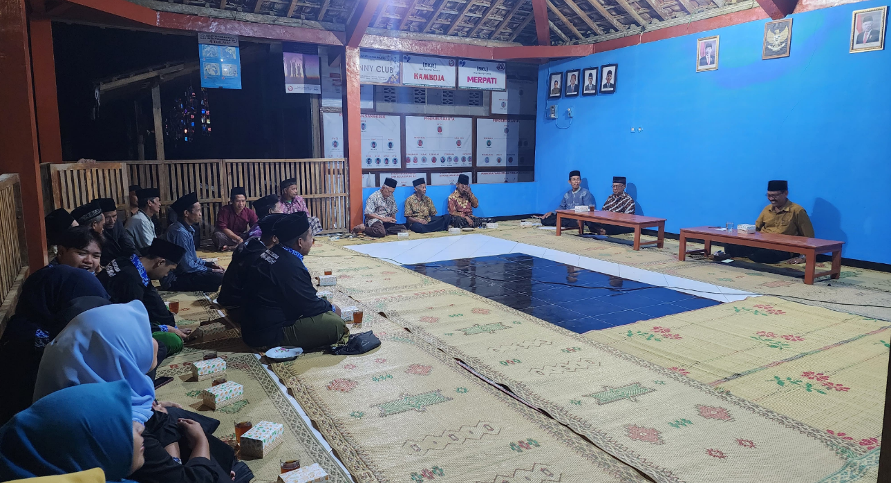 Musyawarah Padukuhan Sangkrek di Balai Dusun Sangkrek
